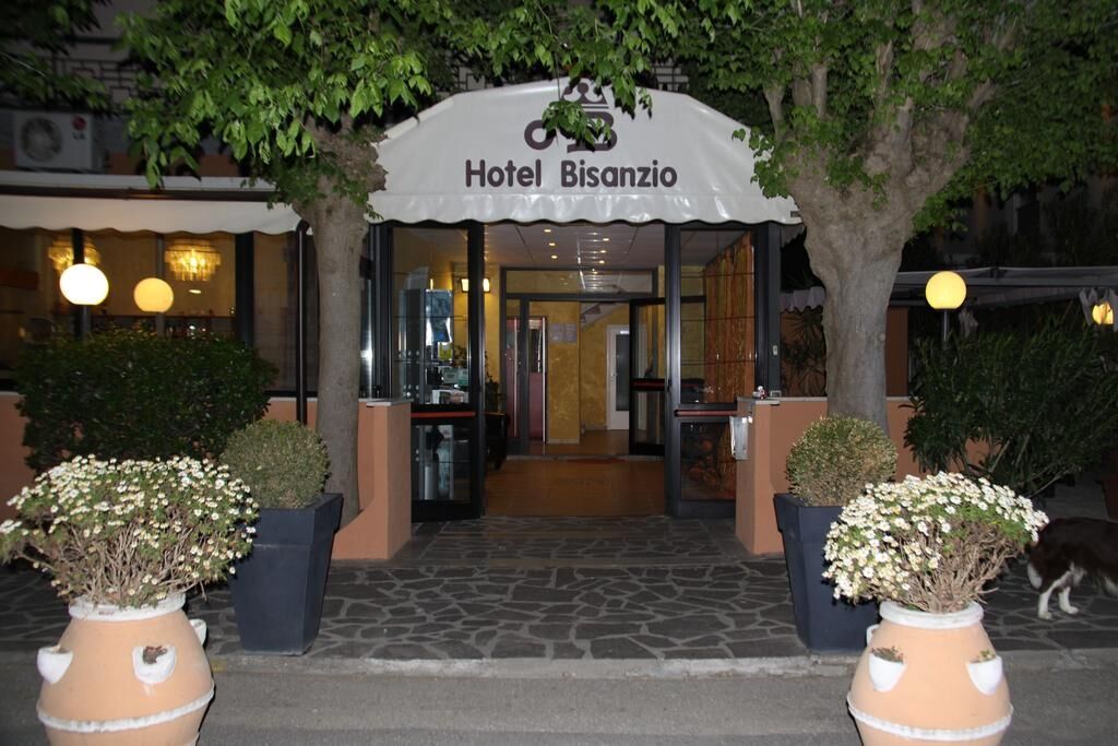Hotel Bisanzio Cervia Exterior foto